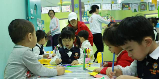 妈妈|“你爸爸叫什么名字?”孩子的回答笑喷全班,这明显听妈妈叫多了