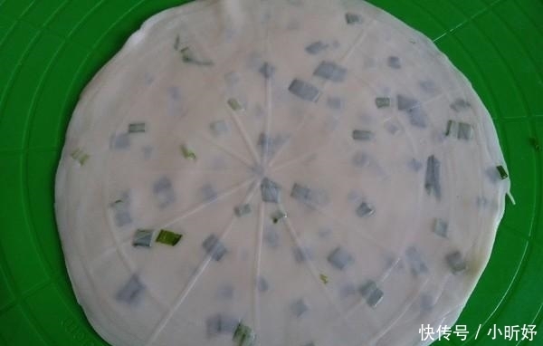 必不可少|中国姑娘在国外卖小吃,30元一份,1天卖500份,老外吃不腻