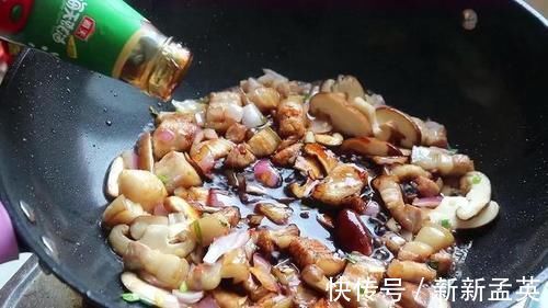 土豆丸子|土豆不再炒着吃，教你1个新吃法，筋道弹牙，上桌连汤汁都不剩