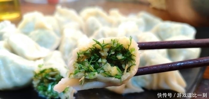 搅拌均匀|三伏天吃饺子，韭菜靠边站，用此菜做馅，鲜嫩多汁营养好，太鲜了