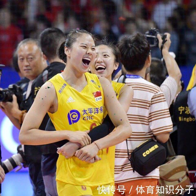 全明星赛|女排全明星赛海报出炉丁霞稳居C位!不带外援玩被猛烈吐槽~