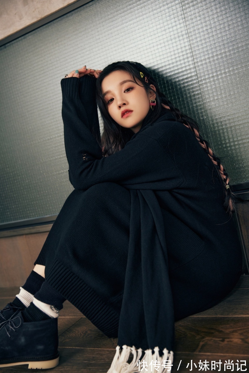 版型|宋雨绮提前过冬,穿针织裙戴毛线帽包裹严实,又酷又甜真耐看