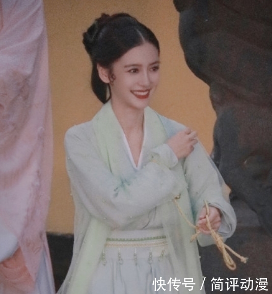 萌探|Angelababy加盟《萌探》,青蛇造型曝光,手拿团扇美得让人心动