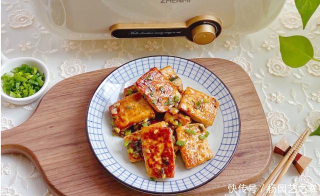 碎块|煎豆腐,不要直接下锅煎,多加1步,就算嫩豆腐也不碎块,不粘锅