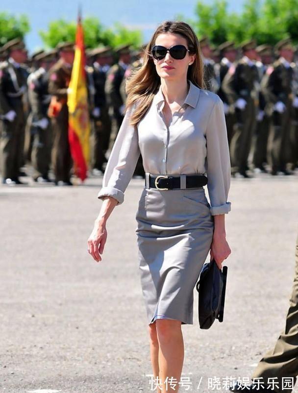 上衣|西班牙王后的半裙穿搭真美,五六十岁妈妈学她这样穿,显瘦有气质