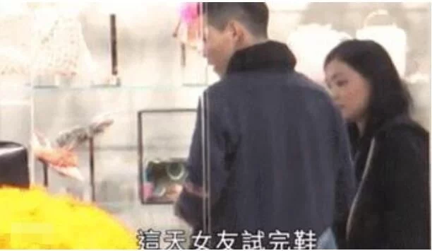 向佐郭碧婷牵手