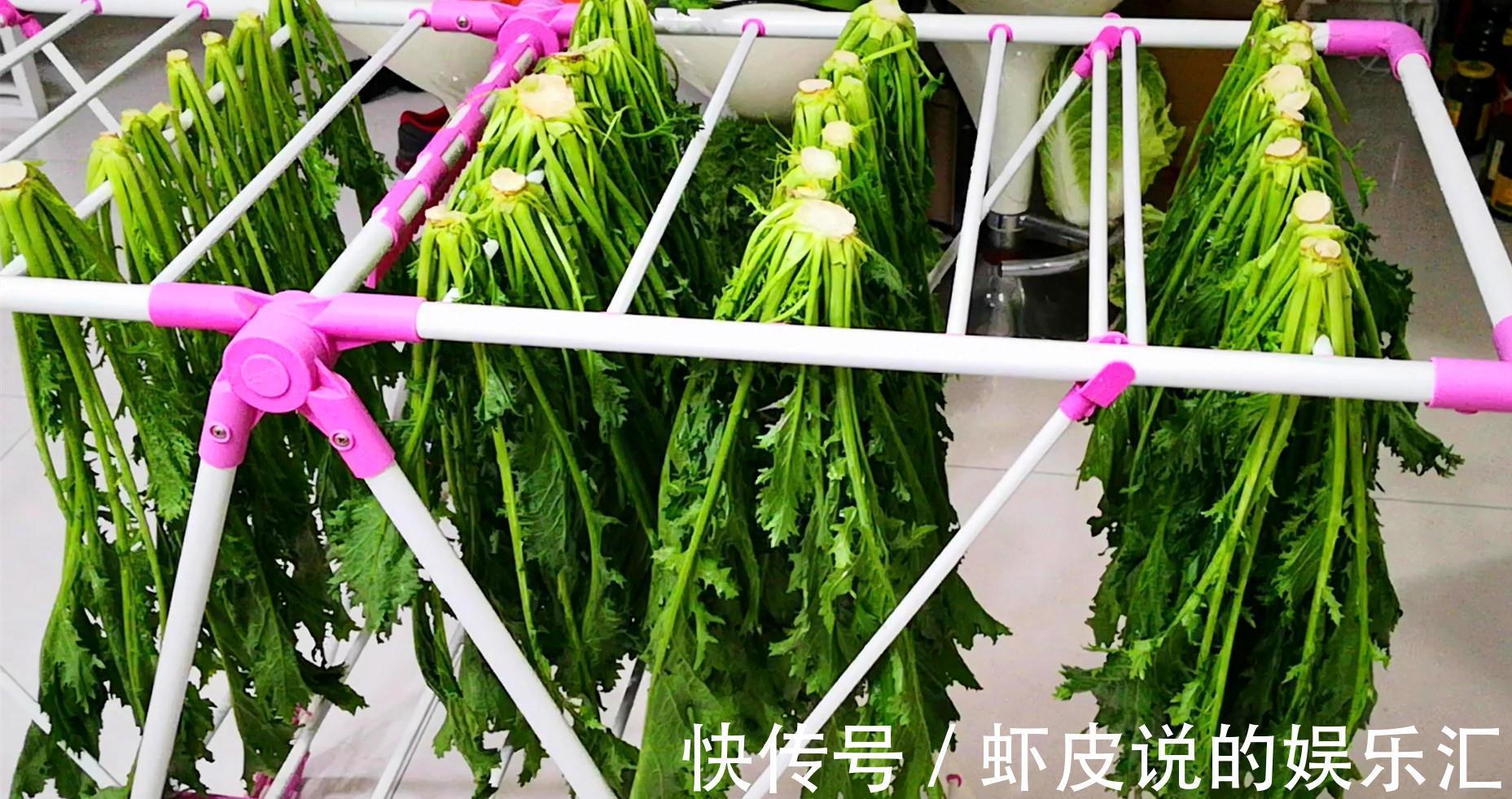 腌雪里蕻时,最忌直接加盐腌,用这个方法腌,味道香,特入味