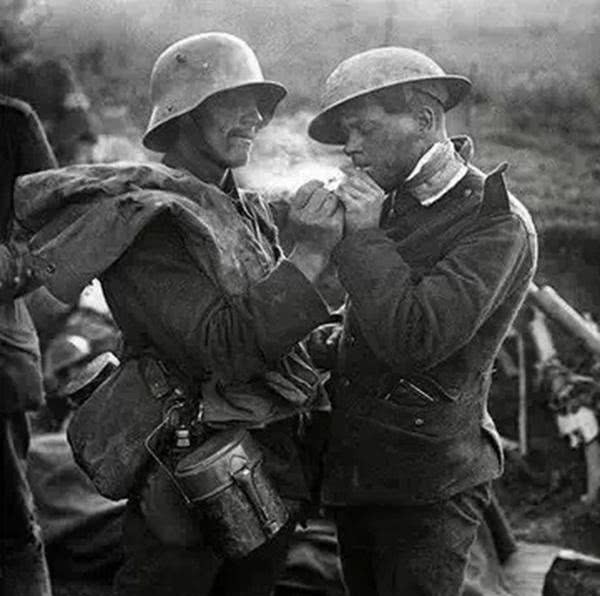 放松|为何军队中只禁酒不禁烟?香烟是放松精神的必备之物