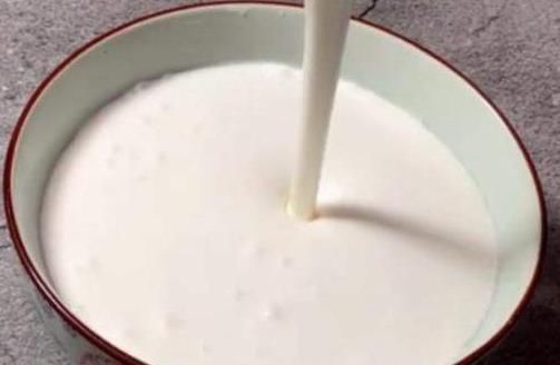 喜欢吃发糕别再买了，直接用大米做，30分钟出锅，孩子能连吃3块