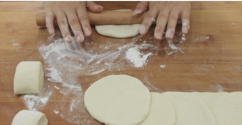 一碗面粉,一盆素馅,不用蒸,快速做蓬松柔软发面馅饼,好吃极了