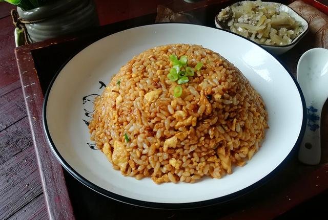 早餐不用出去买，用剩米饭加上它，十分钟做出诱人特色早餐