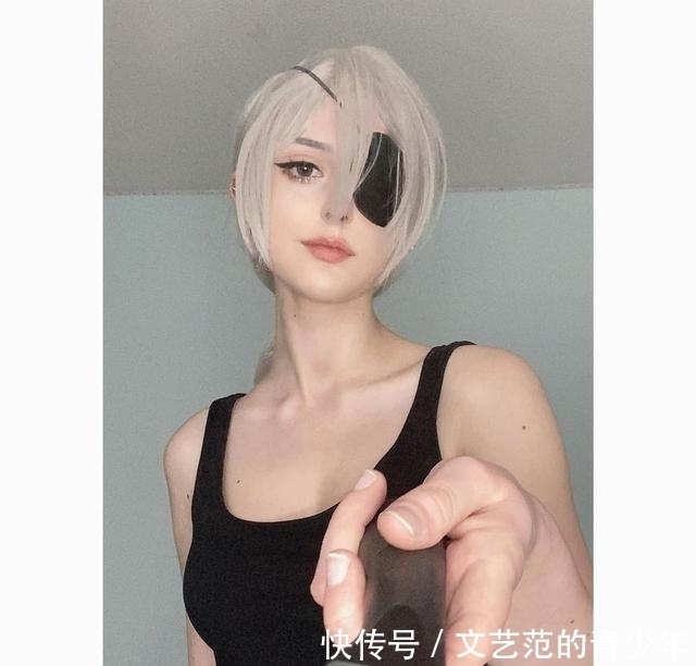 光熙|外国小姐姐驾驭《电锯人》,一人COS四个角色,这个玛奇玛我可以