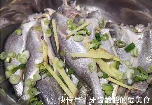 给鱼去腥，别只会用料酒！去除鱼身上4个地方，咋做鱼都香喷喷