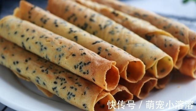 蛋卷不要买了,不要蛋卷机,只要平底锅就能做,又香又脆超美味