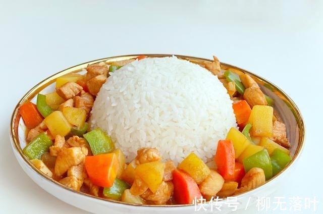 天冷了，就喜欢这种懒人盖浇饭，有菜有肉又有汤，拌米饭超香！