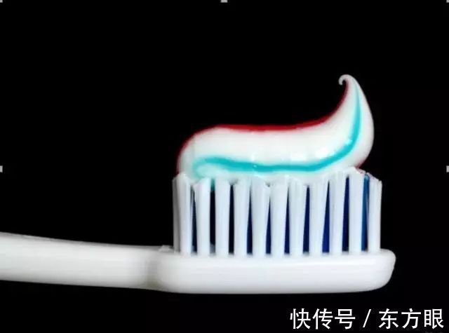 羽绒服怎么洗？学会这“4招”，方便又快捷，不伤衣服还省钱！