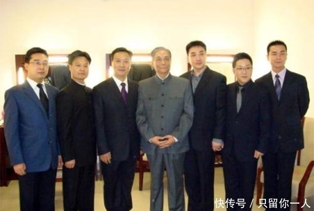 京剧|京剧大师张学津一生无子,逝世后全体徒弟跪拜:我们都是您的儿子