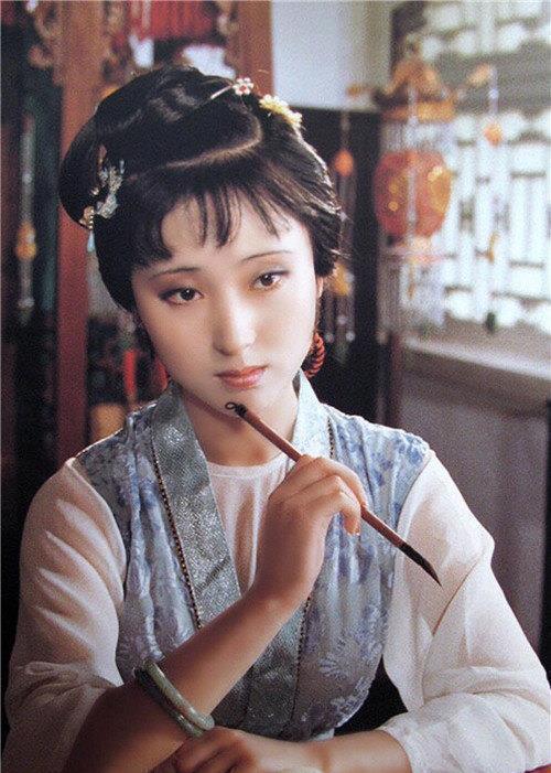 贾宝玉|她是红楼梦中最美的姑娘,林黛玉也自愧不如,为何却被一笔带过