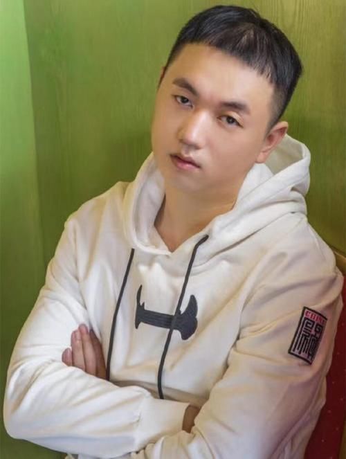 熊猫直播|药水哥跻身娱乐圈!昔日缠绵女主播后悔不已,如今已高攀不起?