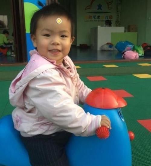 妈妈|幼儿园发孩子午睡照,宝妈看完该反思了,这些衣服还敢给孩子买吗