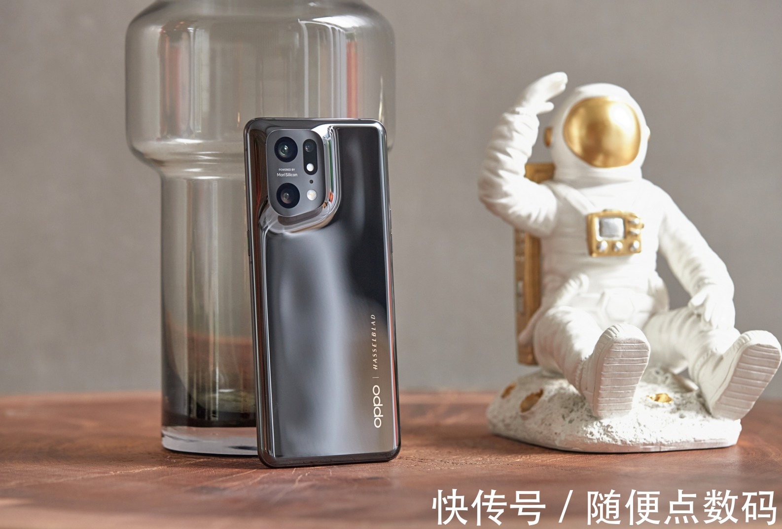 暗光环境|直出样张对比!当Find X5 Pro碰上苹果13 Pro,国产的表现亮了