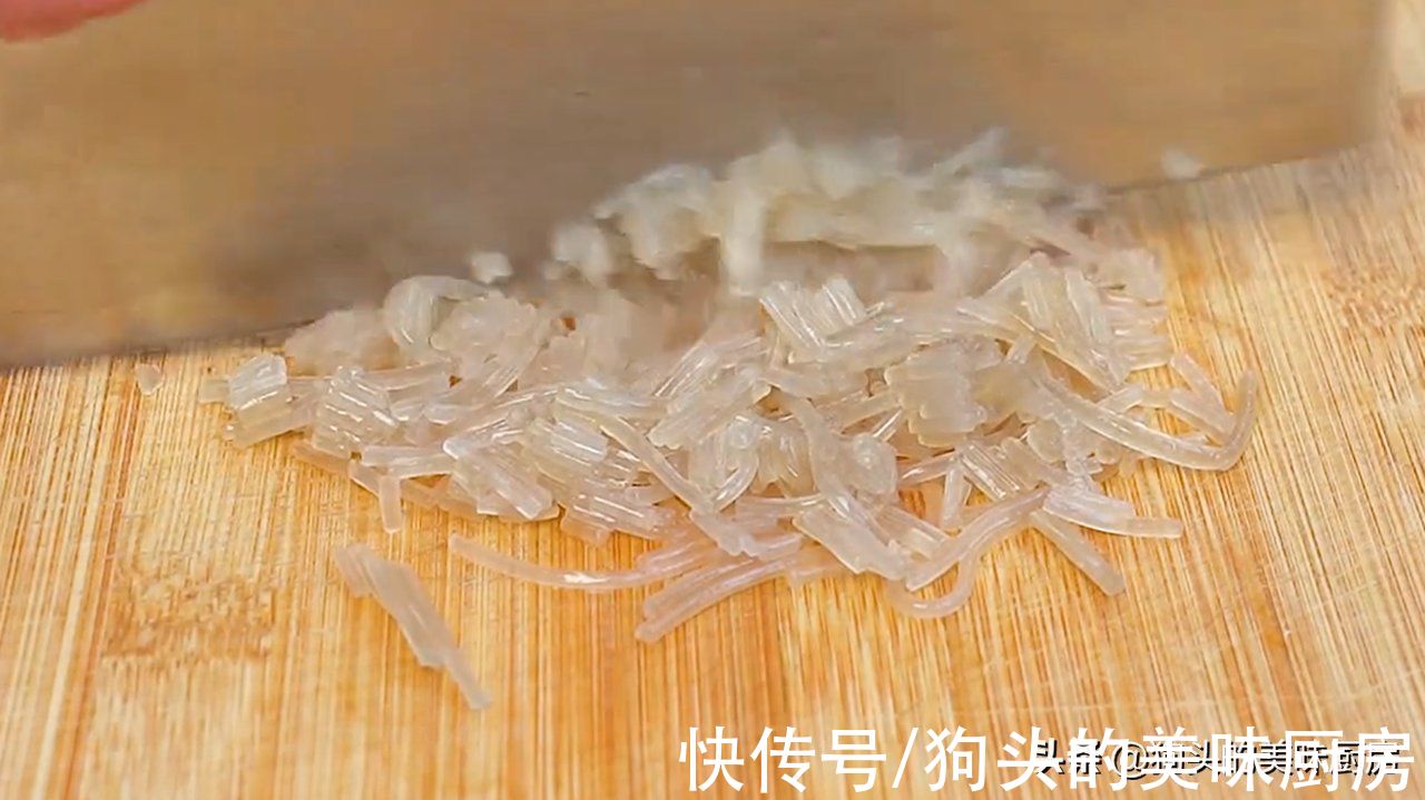 懒人早餐我就服这个做法，不揉不擀面，几分钟做一锅，酥脆鲜香