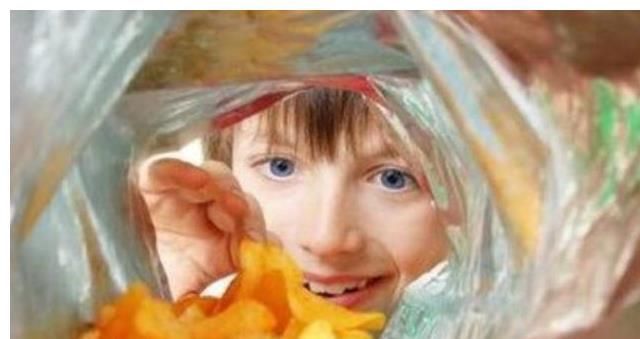 生长发育|这两种常见食物会抑制孩子的生长发育,家长不要再给孩子吃了