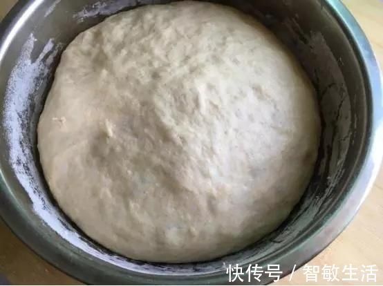 蒸馒头时,别只放酵母和白糖试一试加一点它,馒头蒸出来才香软