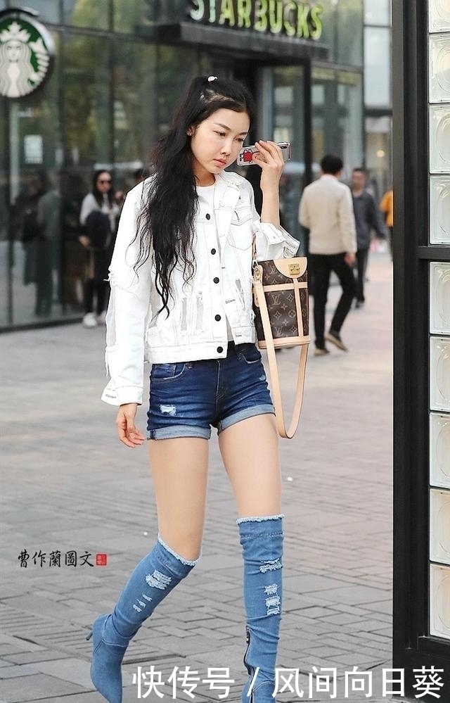 英姿飒爽|街拍:夏日高筒靴美女,双倍的英姿飒爽