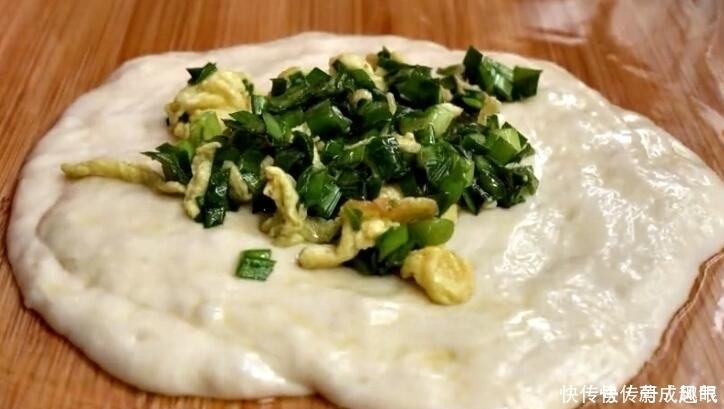 三伏天,馅饼油条靠边站,早餐吃它,全程不揉面,鲜香料足太香了