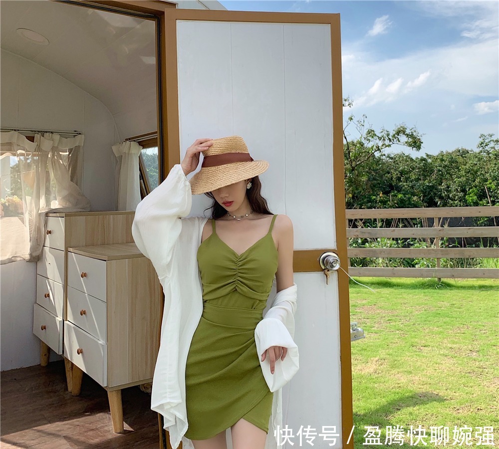 随性大气无人不爱的连衣裙,贴合身材又不强烈的视觉美学