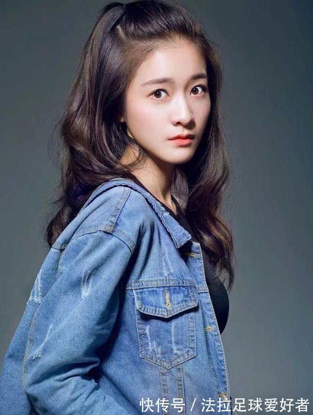 脸型|丸子头已经不流行了,现在流行男女通吃的“苹果头”,减龄显脸小!