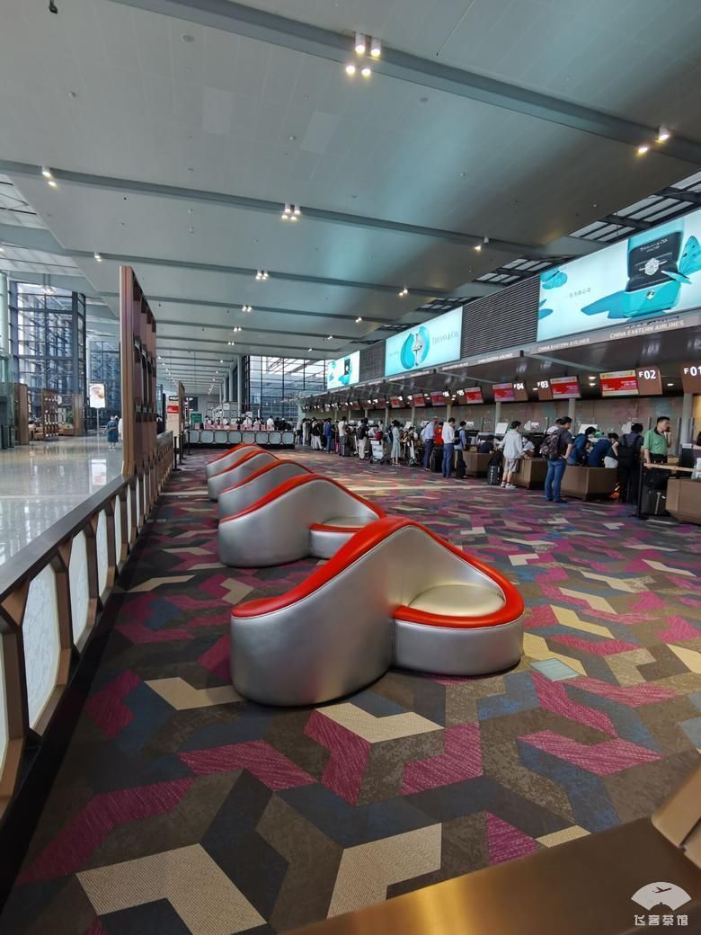 拔草东航A350套房商务舱座椅能随意调整方向,大飞机真带劲