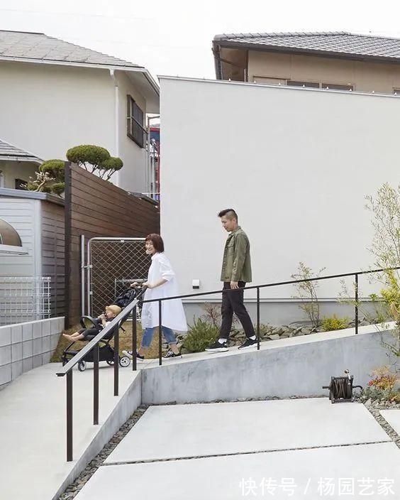 入户门|日本人真会抖机灵,但凡有条件的,都想法设法在入户门前设小斜坡