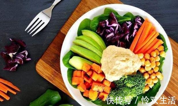 不吃晚饭|老人说“饿能治百病”,是真的吗营养师有几种人确实不用吃