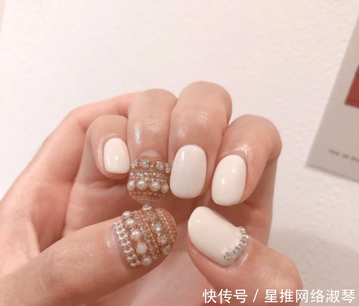 超有名媛范儿的甜美小香风美甲,精致不浮夸,千万别错过