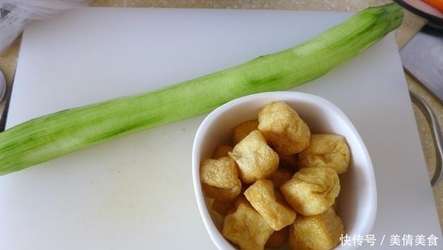  豆腐加这菜清香无比，再来点肉，好吃到上桌秒光！只长劲不长胖