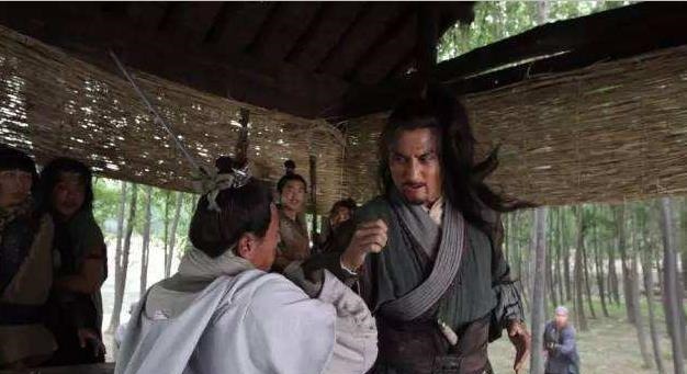 托塔天王$水浒里林冲最佩服的人，不是花和尚鲁智深，而是下场凄惨的此人！