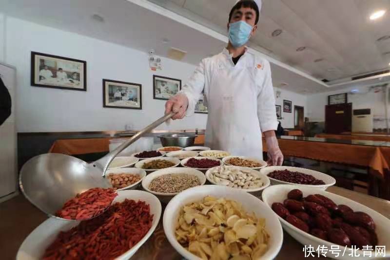  老字号备货腊八 护国寺小吃“粥料”可打包