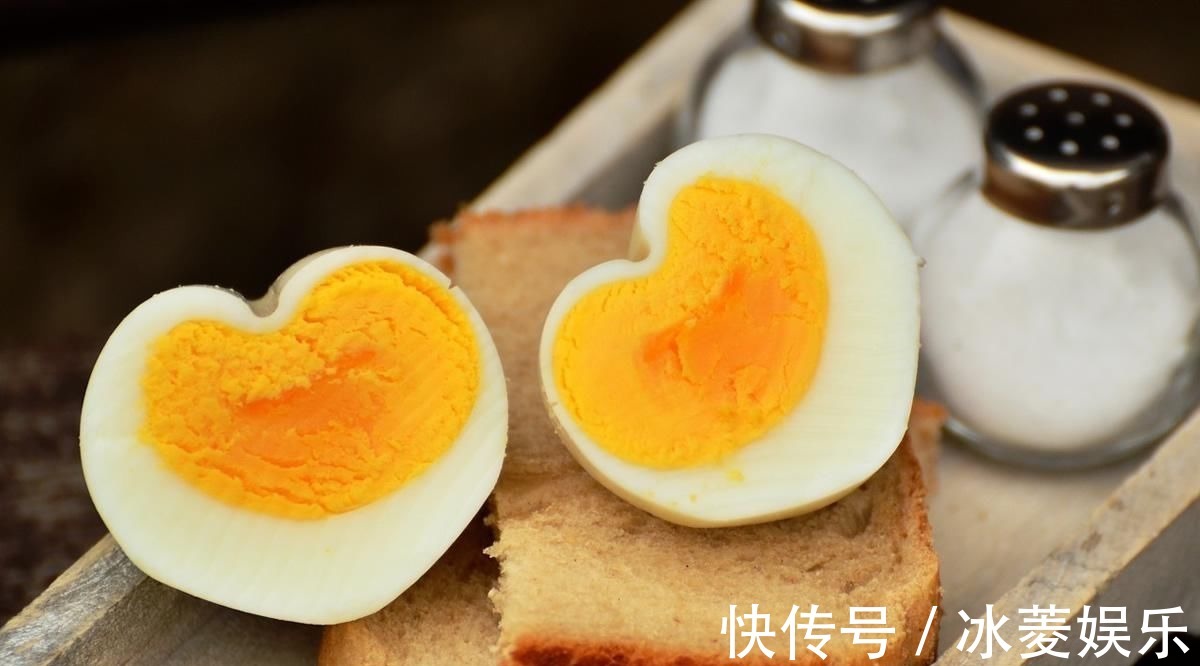 煮鸡蛋时,冷水下锅还是热水?多数人都做错了,难怪鸡蛋皮不好剥