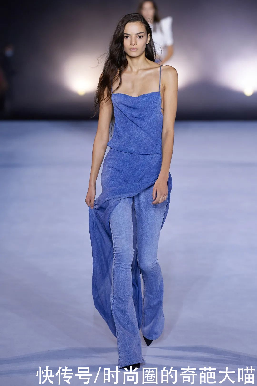 height|还穿什么打底裤？裙子配裤子才是秀场新宠，还不会搭可真落伍了