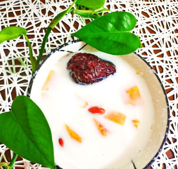 木瓜红枣炖牛奶|木瓜红枣炖牛奶