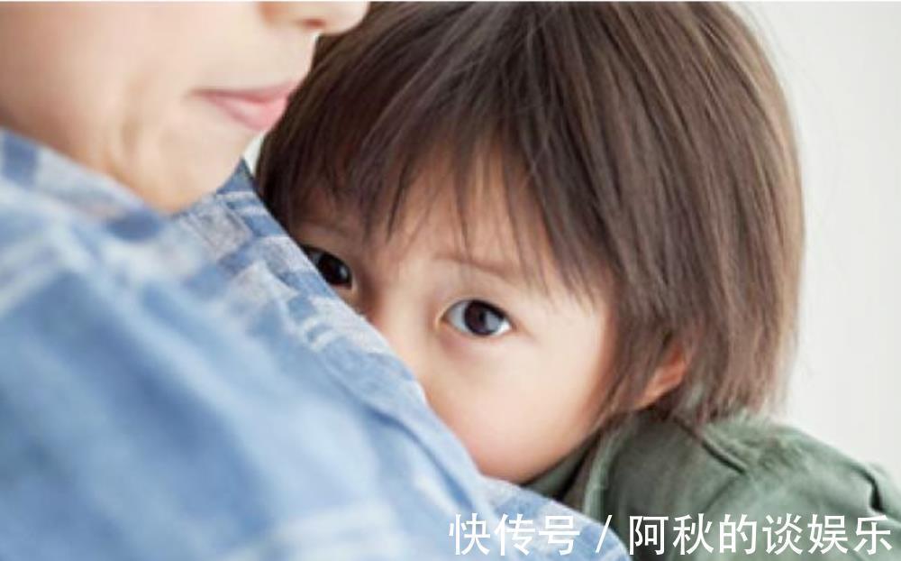 一只眼|经常被欺负的孩子,大多都来自两种家庭,父母不纠正耽误孩子一生