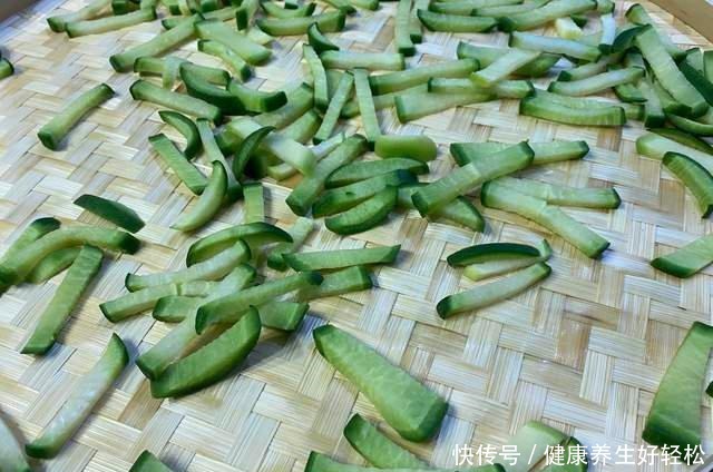 入冬后，遇见这菜就买10斤，晒干了保存，吃一整个冬天不会坏！