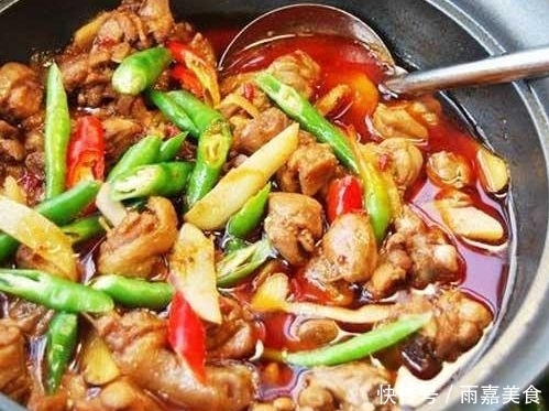 特别下饭的几道美食,每道都蒜苗炒油豆腐,一上桌就抢吃