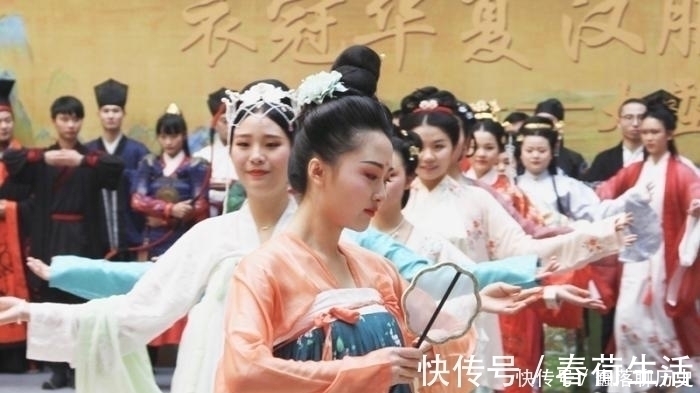 封建社会#在社会发展的现在,穿汉服出门会觉得怪异吗?你怎么看