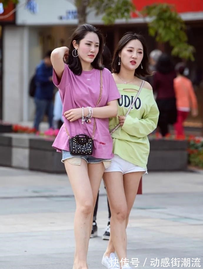 女生 基础款短袖T恤，搭配短款潮酷，漂亮可人又青春！