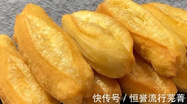 一斤面粉7两水,教你一个炸油条配方,学会都可以开店,别错过!