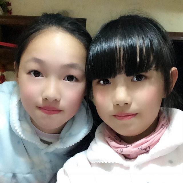 双胞胎姐妹|双胞胎一个妈妈带一个奶奶带,考上同个大学,毕业后却不一样