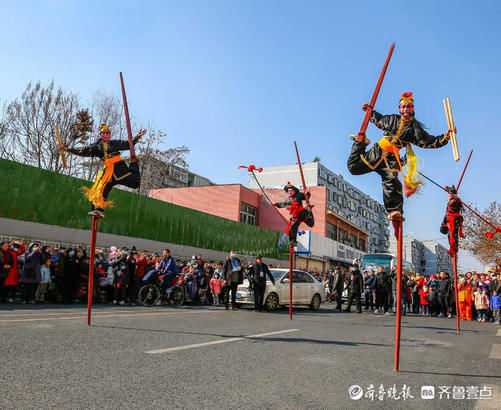 情报站｜高跷队再现泉城街头！为牛年新春增添了无尽的乐趣